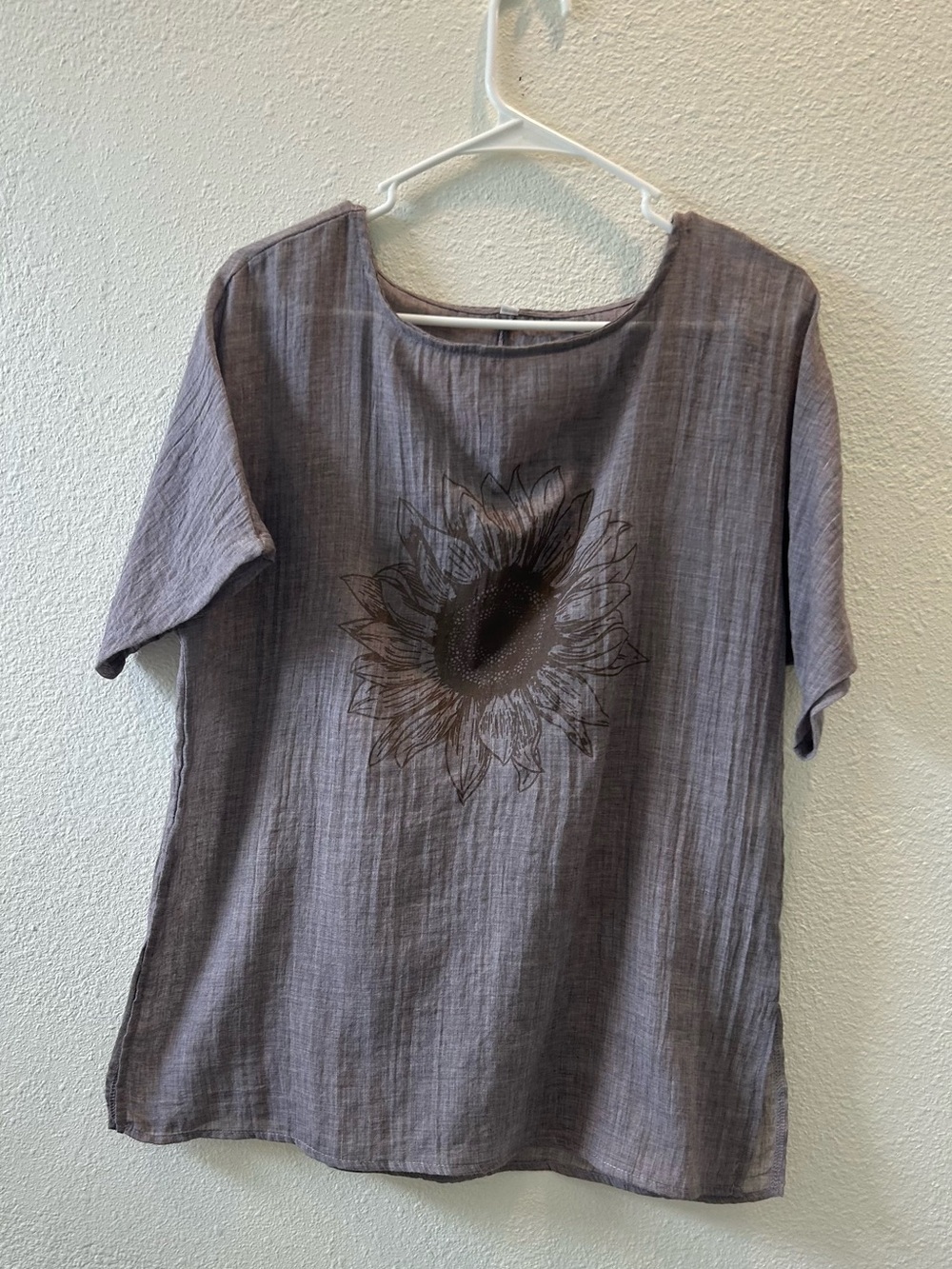 Sunflower Embroidered Relaxed Short-Sleeve Top - Gray